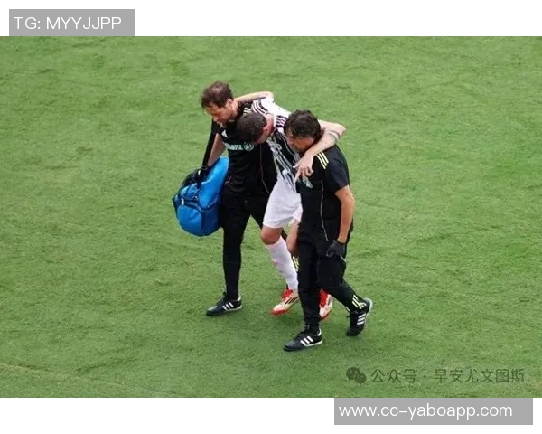 今夏离开尤文的萨沃纳在英超表现出色新援前锋进球数惨淡仅为一球 今夏离开尤文的萨沃纳在英超表现出色新援前锋进球数惨淡仅为一球