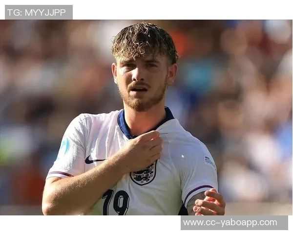 PFA特别贡献奖颁给埃利奥特以表彰其在U21欧洲杯中的卓越表现 PFA特别贡献奖颁给埃利奥特以表彰其在U21欧洲杯中的卓越表现